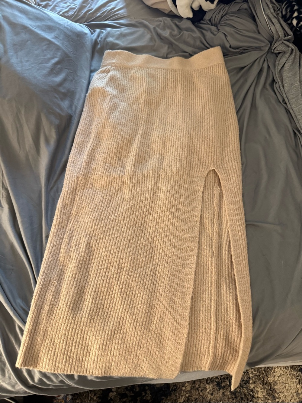 Leith Cream Ribbed Knit Maxi Skirt with Side Slit